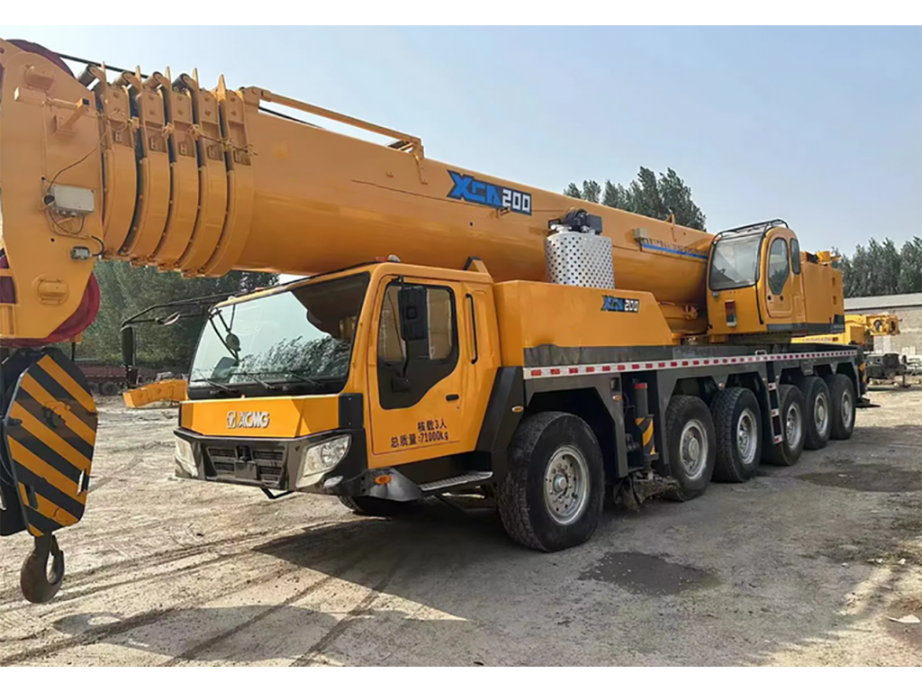 เครนบรรทุก xcgm 200Ton XCA200 มือสอง